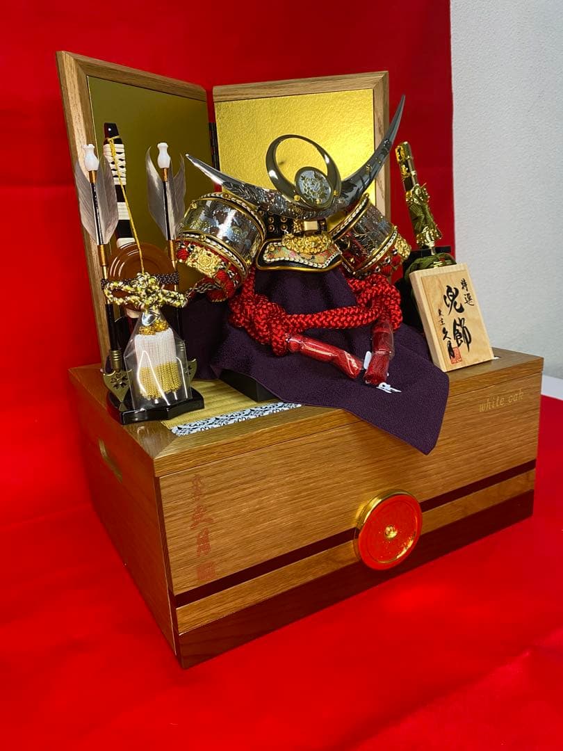 上杉謙信　東京久月　五月人形　銘木シリーズ　ホワイトオーク家紋付兜飾り収納セット