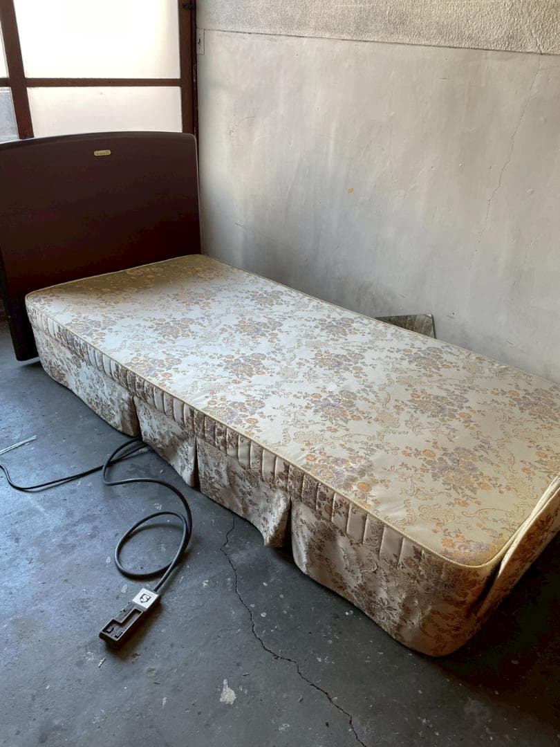 シモンズ 電動ベッド（1） シングル ポケットコイルマットレス付 動作確認済み