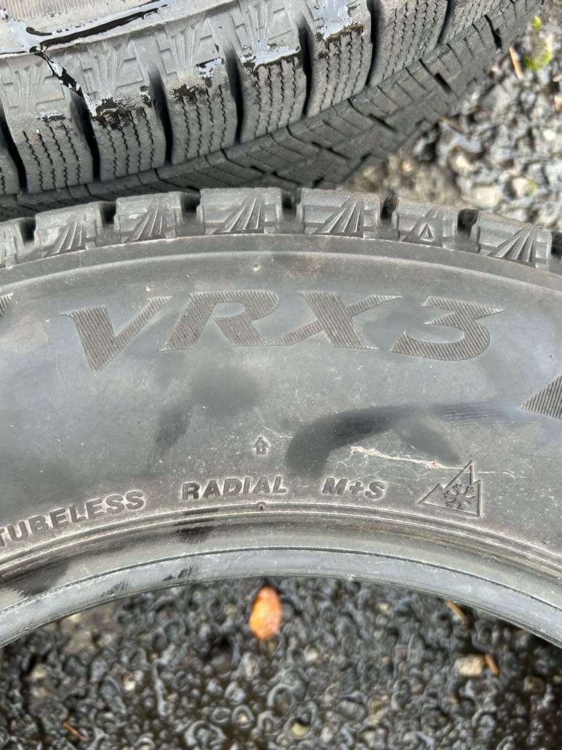 送料込ブリヂストン VRX3 22年製スタッドレスタイヤ 14インチ　ヴィッツ