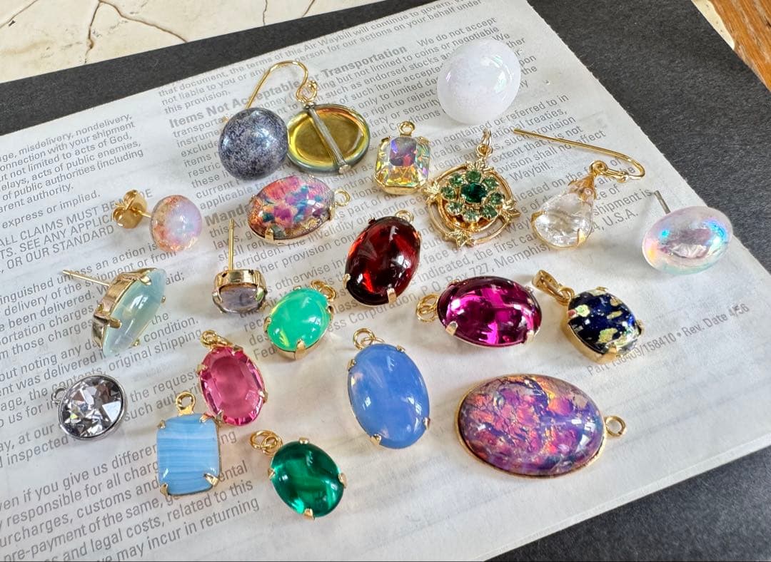 スワロフスキークリスタル®︎ 朝焼けの大聖堂　ステンドグラス　ポニーフック