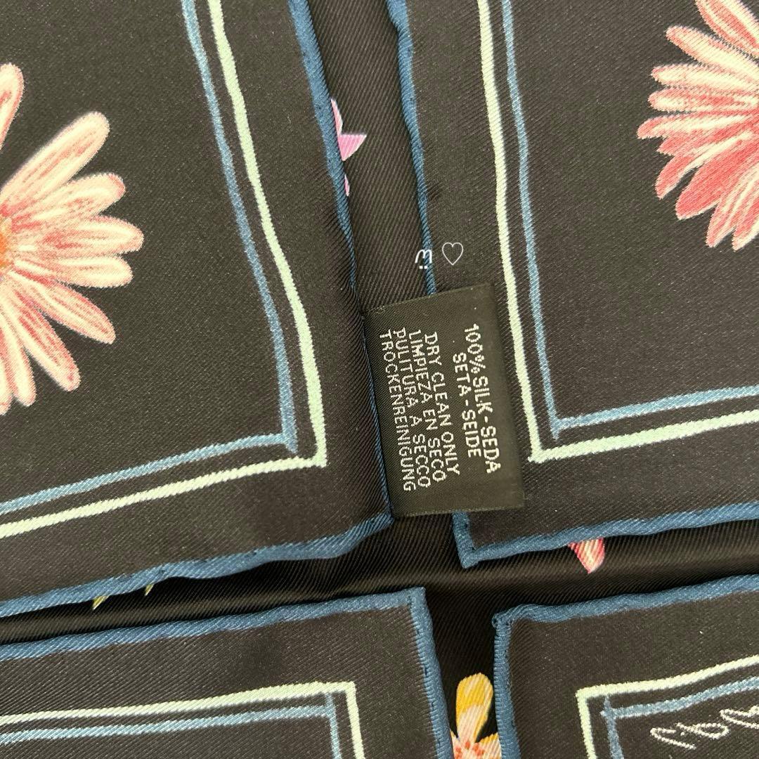 新品同様HERMESエルメス　カレ70　アイライクフラワーズ　シルクスカーフ　花