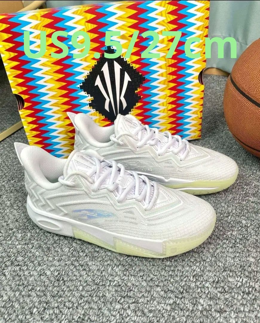 限定値段Kyrie2 US9.5/27cm 白幽霊カラーで、暗所でソールが光り