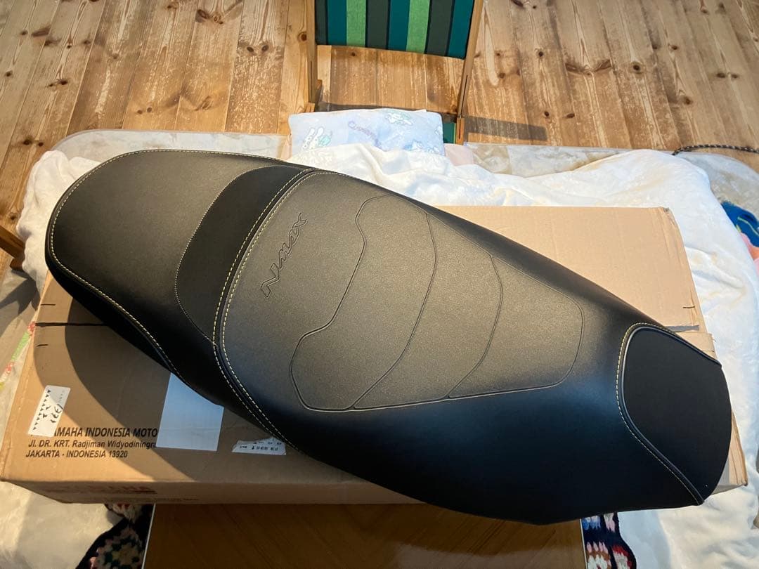 YAMAHA NMAX155 2025 純正シート　美品　箱付