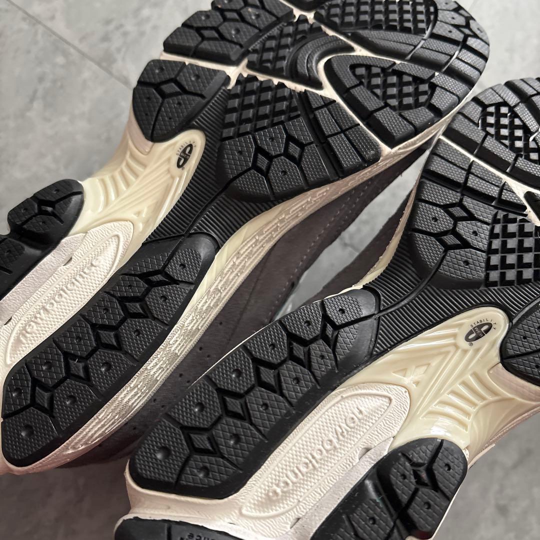 【新品、未使用】New Balance M2002RFB グレー