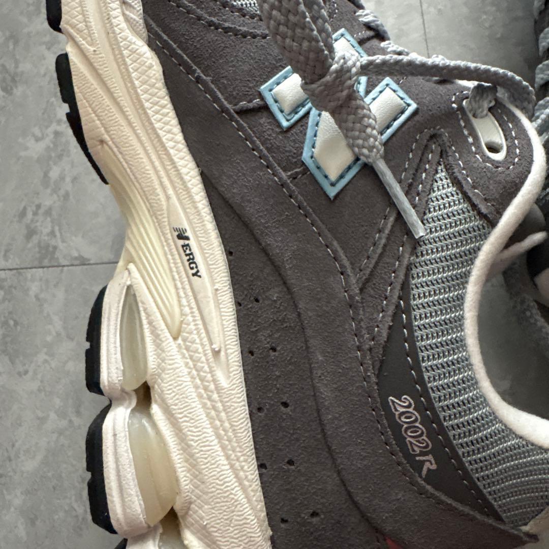 【新品、未使用】New Balance M2002RFB グレー