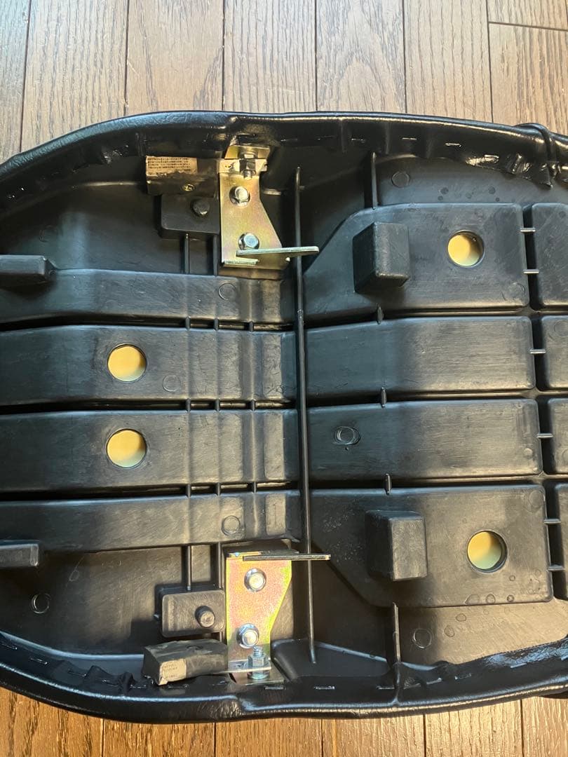 カワサキ ゼファー1100/RS用 タックロールシート アンコ抜き ZEPHYR