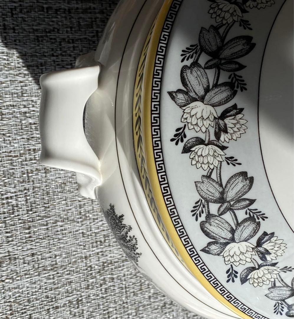 Villeroy & Boch Audun蓋付きオーダンベジタブルチュリーン。