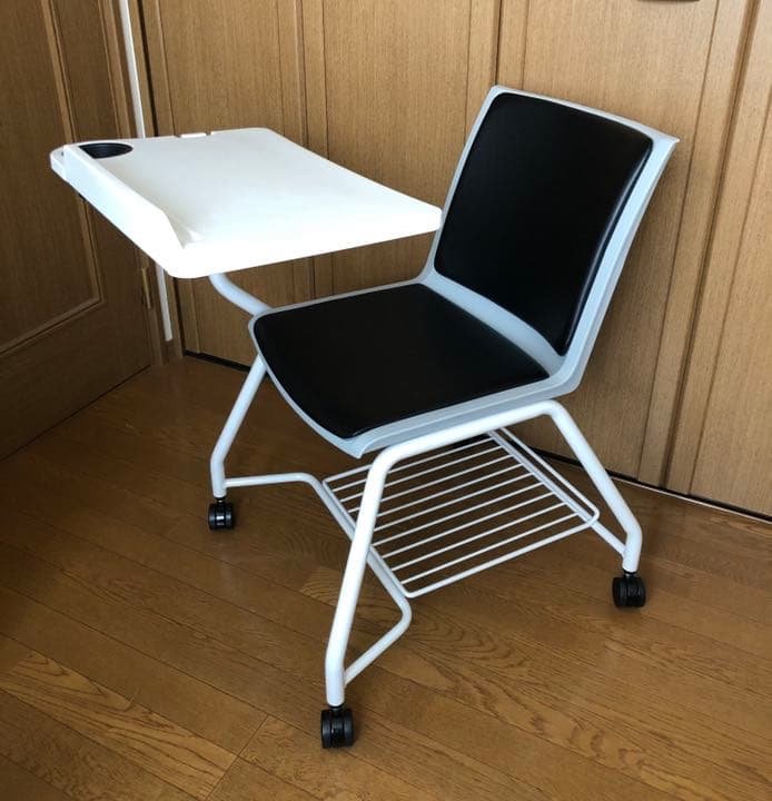 ワイドなテーブル付き椅子　リプロ　送料込み