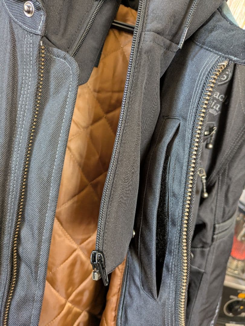 美品　BATES フード付きブラックライダースジャケット　ｌサイズ