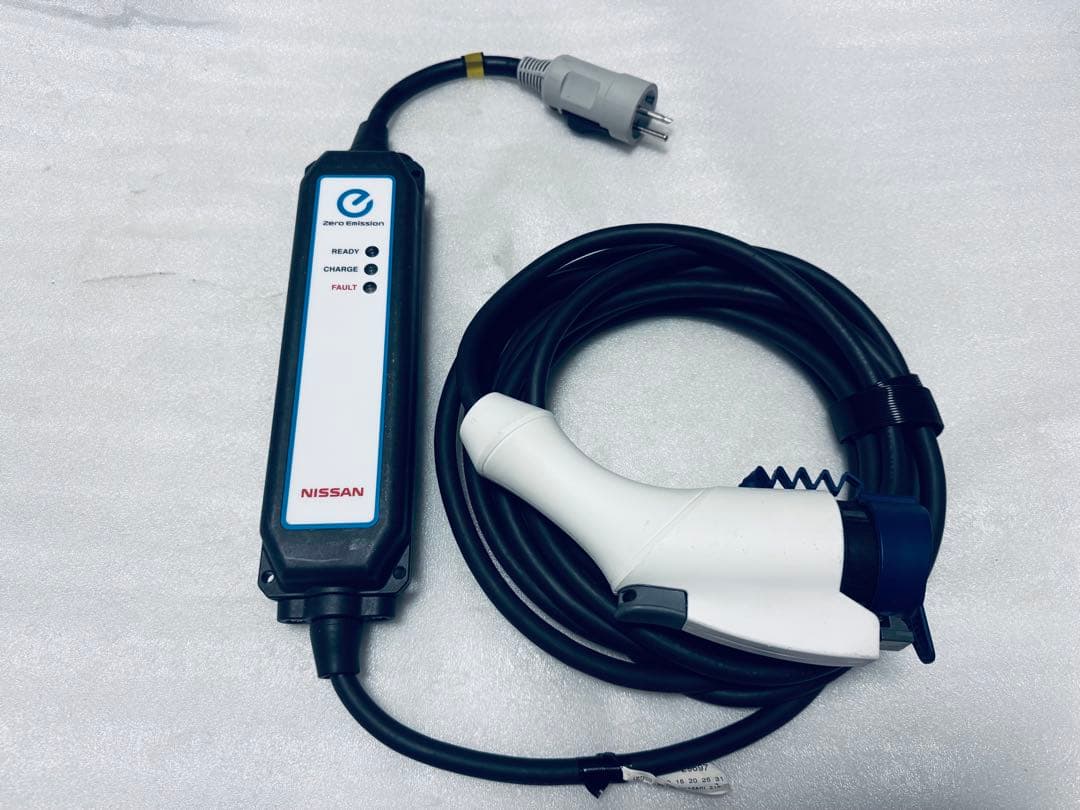 日産リーフ充電ケーブル 3NK5E 002