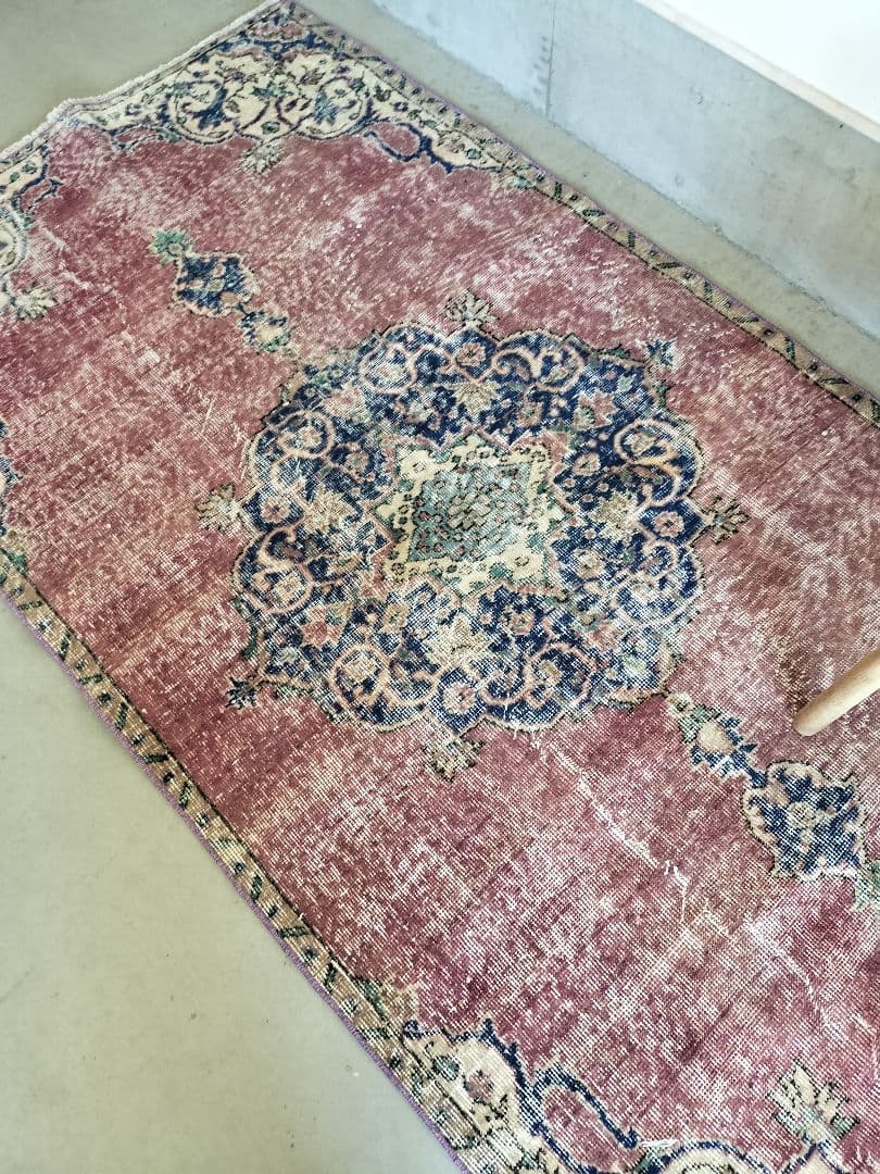 くすみピンクパープル　ネイビーのメダリオンラグ　No.741