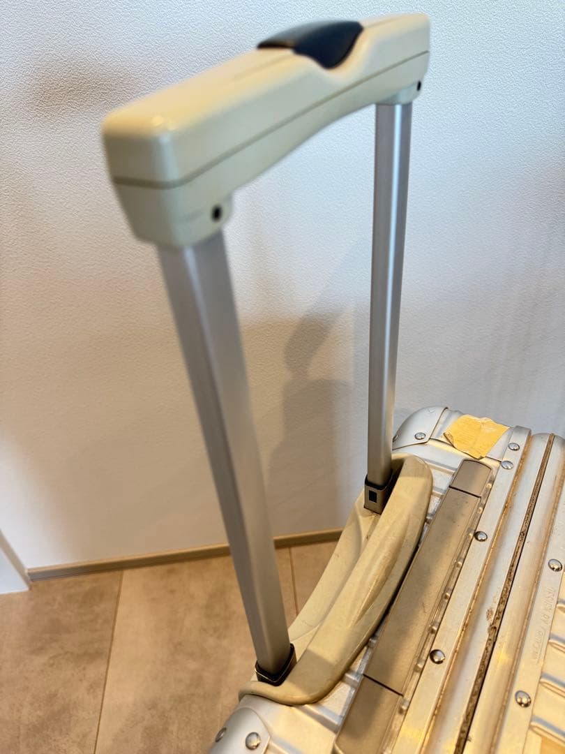 リモワ トパーズ 2輪 32L アルミスーツケース　青ロゴ　機内持込可