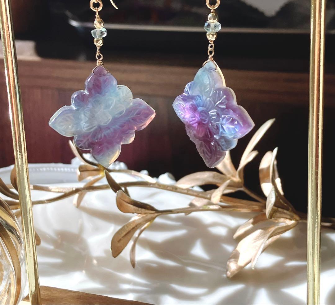 クーロ◆一点物✧バイカラーフローライト/MOP ダブレットストーンピアス