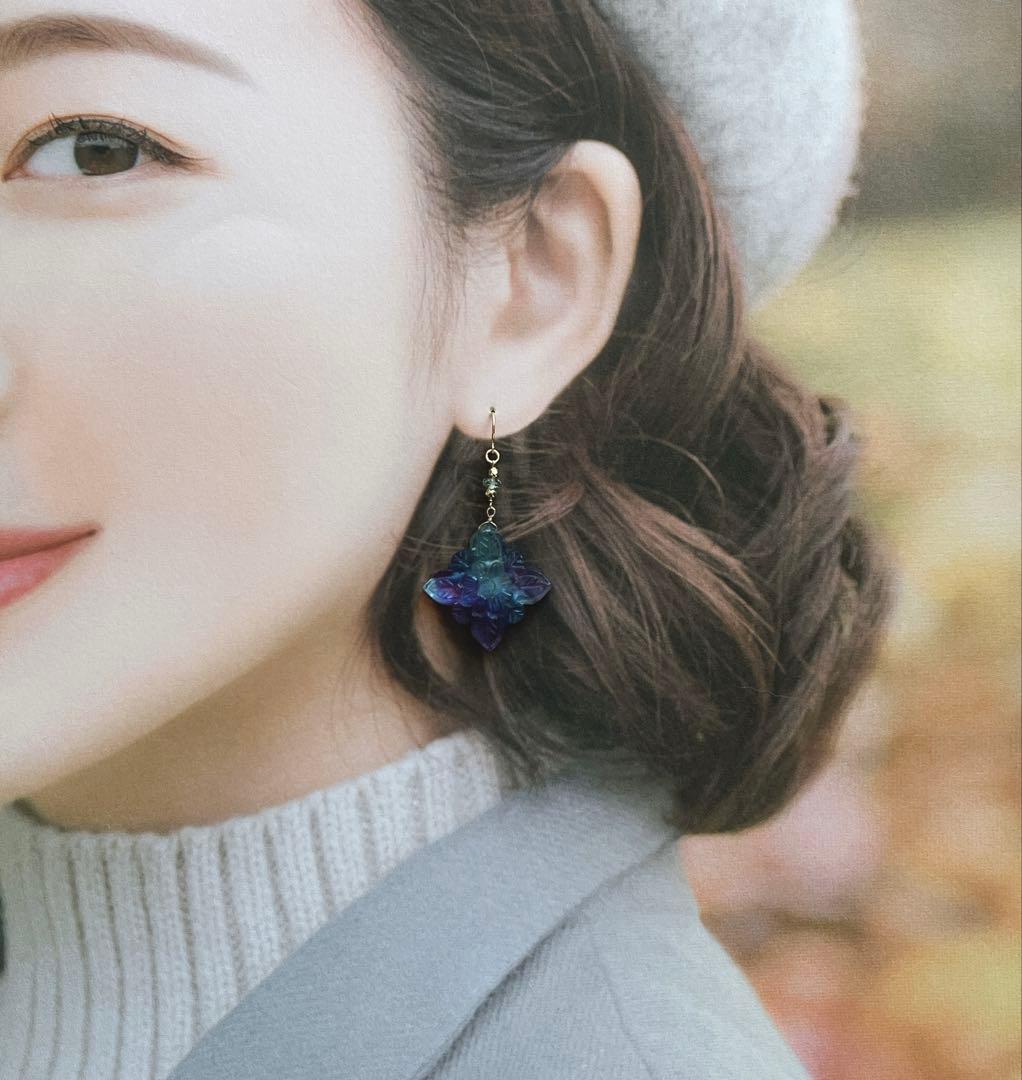 クーロ◆一点物✧バイカラーフローライト/MOP ダブレットストーンピアス