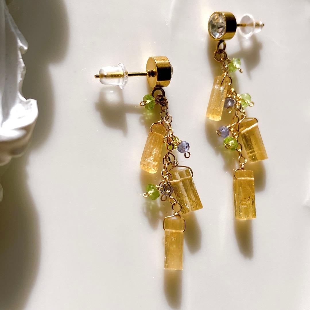 クーロ◆一点物✧バイカラーフローライト/MOP ダブレットストーンピアス