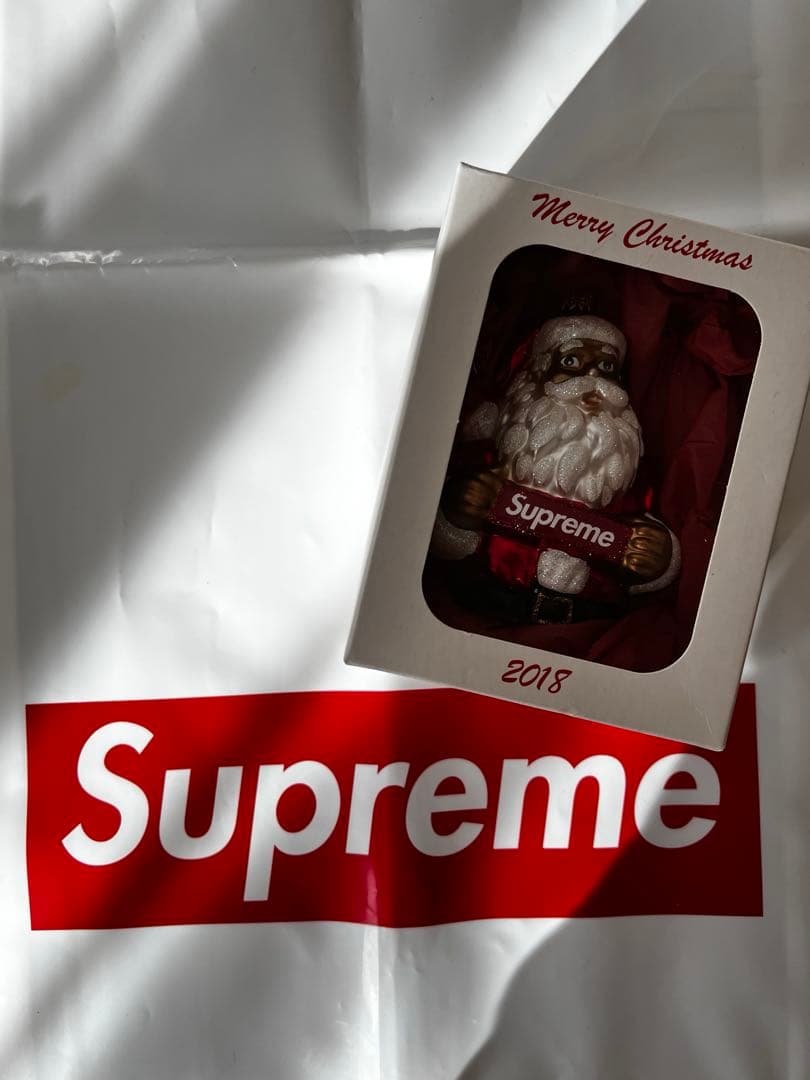 Supreme 2018 Holiday Figure サンタ