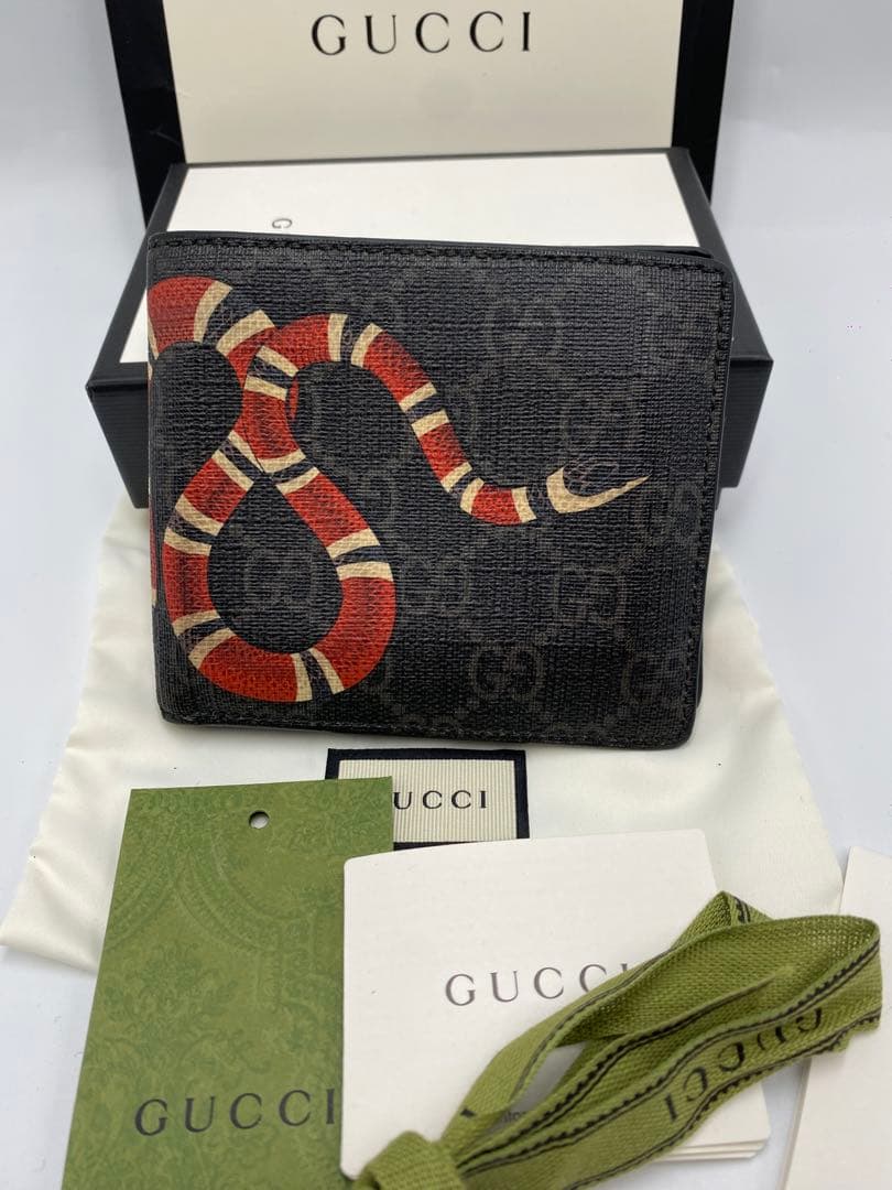 人気品‼美品 グッチ 折り財布 GGスプリーム　スネーク ヘビ 蛇 ブラック