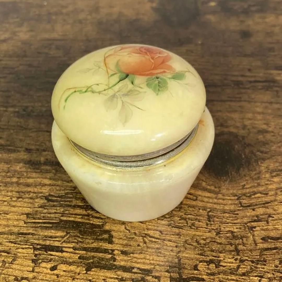 E-壁 【アンティーク調】薔薇の絵付け ミニ小物入れ ピルケース 天然石風