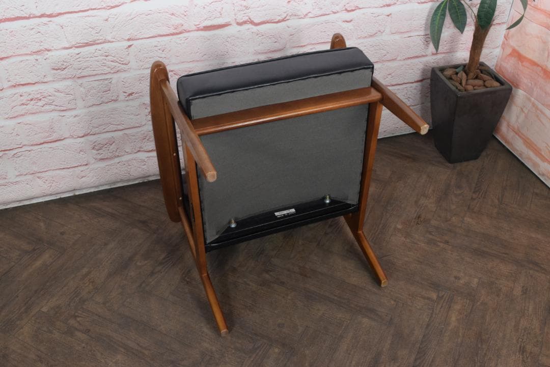 展示品　カリモク60 Kチェア スタンダードブラック　 W36170BW　19B