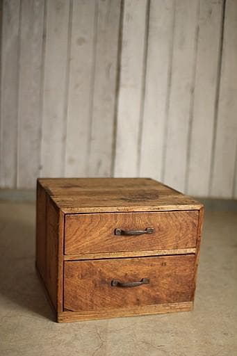 味のある木製小引き出し2段