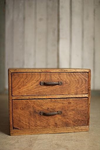 味のある木製小引き出し2段