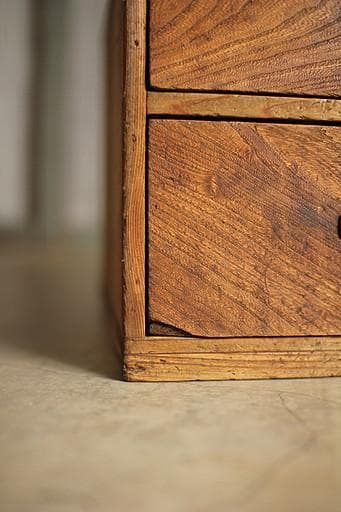 味のある木製小引き出し2段