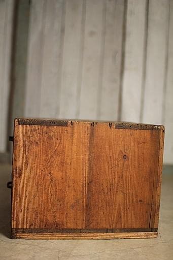 味のある木製小引き出し2段