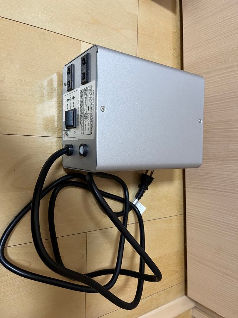 【カシムラ】大容量 変圧器1500W (220V-240V) TTS-151C