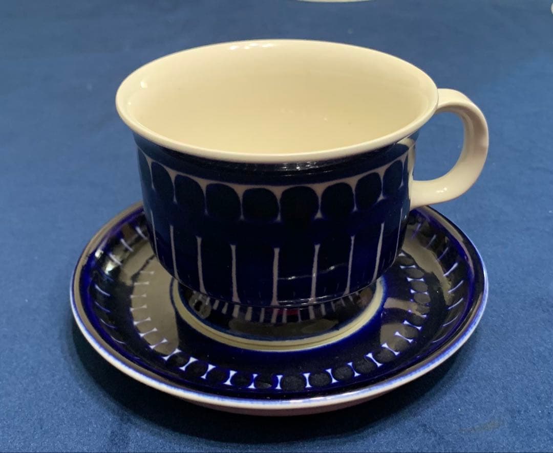 Finland ARABIAの手書き上絵付けの完璧なコーヒー／ティーセット