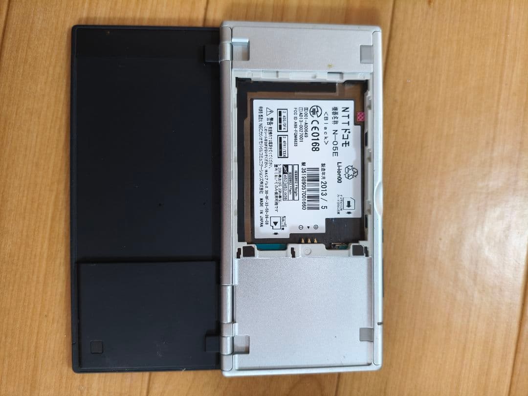 MEDIAS W N-05E　二画面スマートフォン