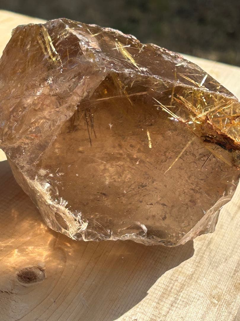 スモーキー太陽ルチルクォーツ天然石レインボー入　西に金運を