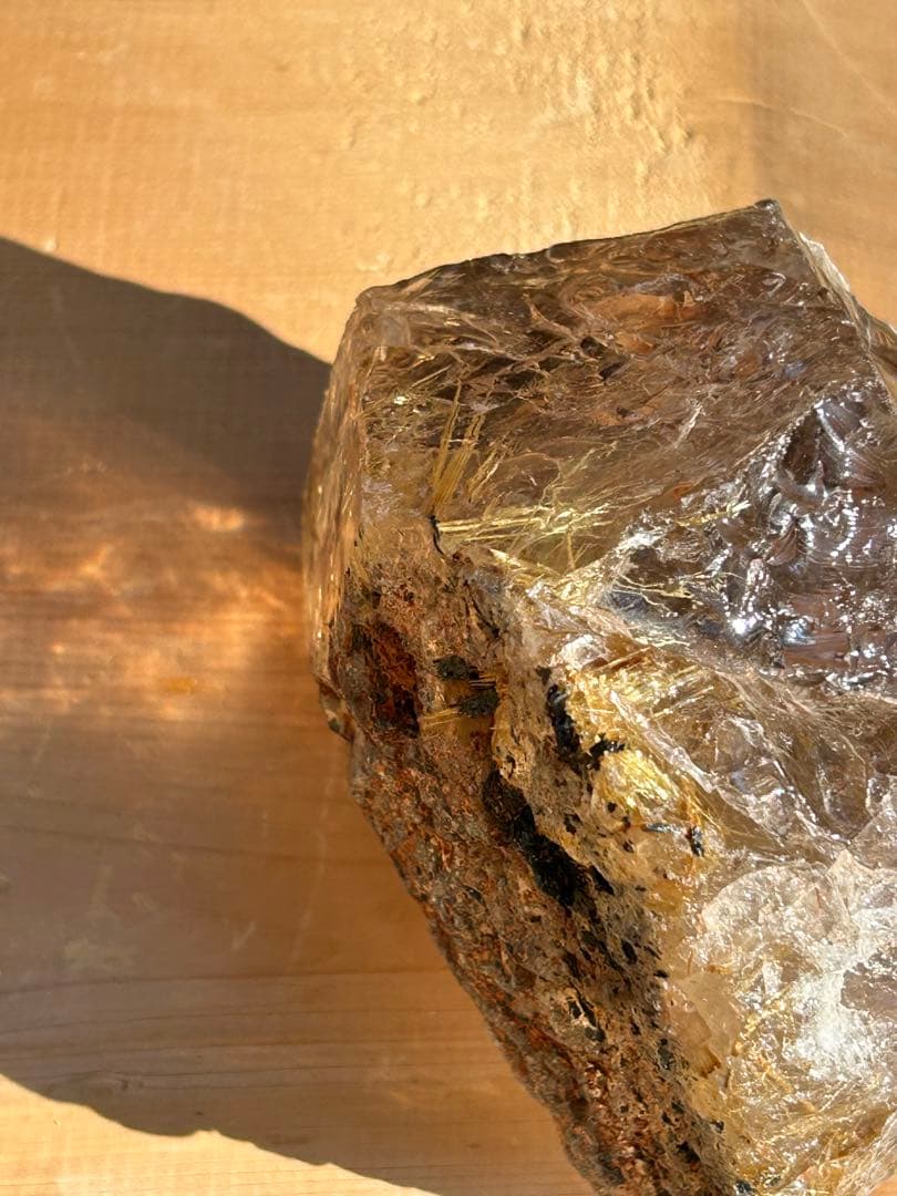 スモーキー太陽ルチルクォーツ天然石レインボー入　西に金運を