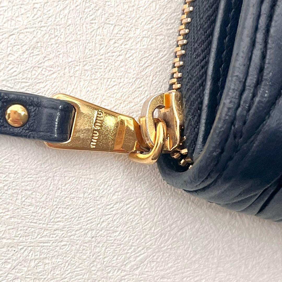 MIUMIU マテラッセ 二つ折り財布 ネイビー ラウンドジップ　0203-②