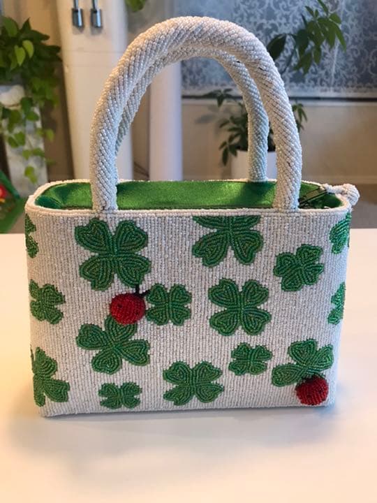 引っ越しの為大幅値下げ！ ハンドメイド　ビーズバッグ　てんとう虫×クローバー