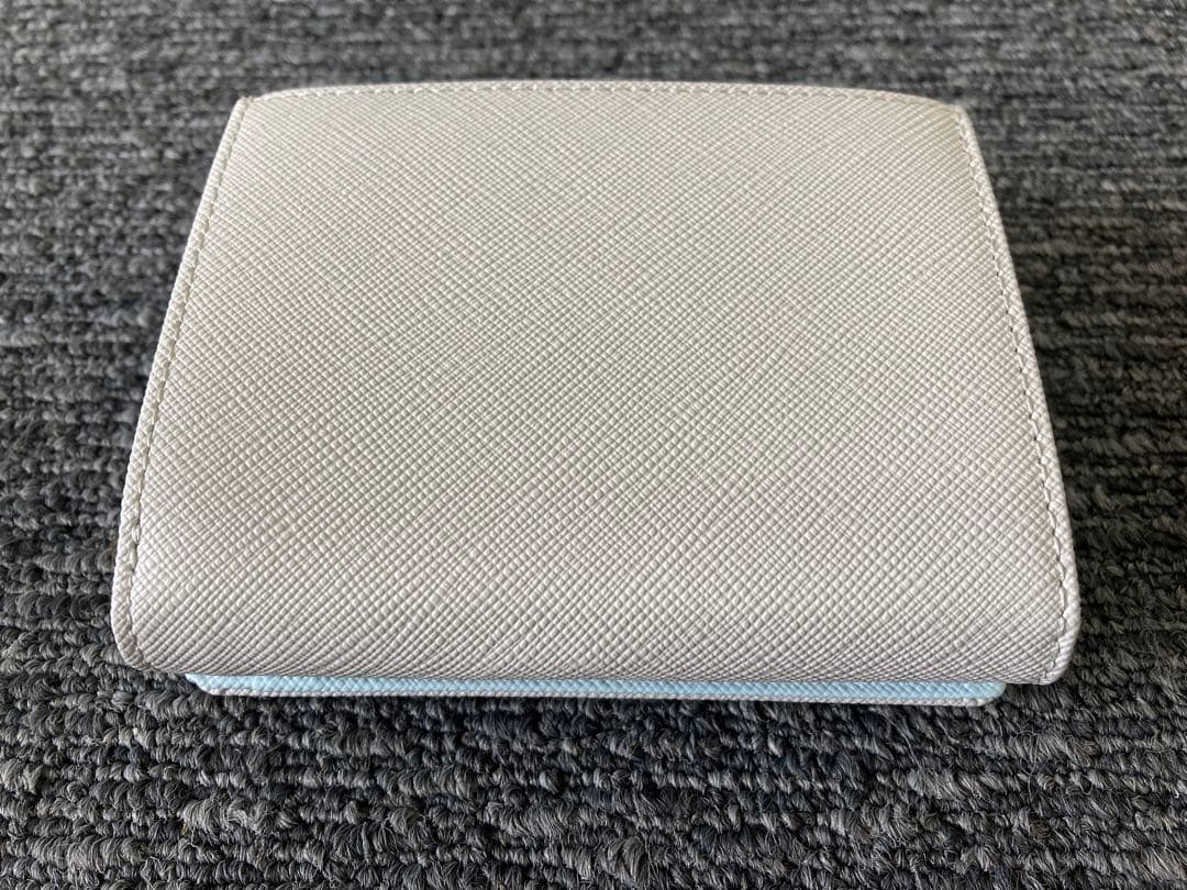 アニエス・ベー　ライトグレー 二つ折り財布　未使用品　箱付き