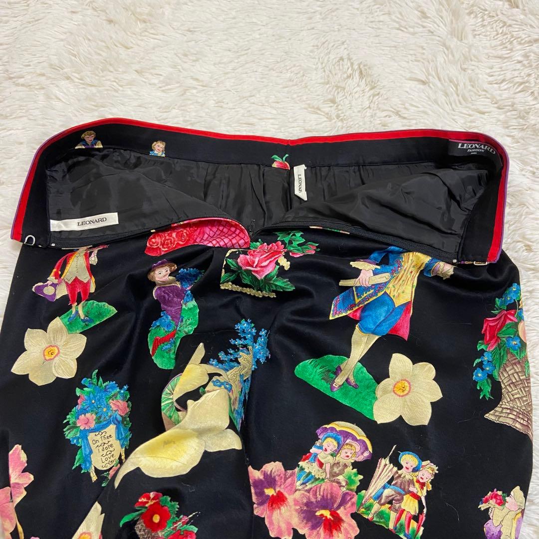 極美品✨レオナール　セットアップ　人物、花柄　肩パッド入り　金ボタン　Ｍサイズ