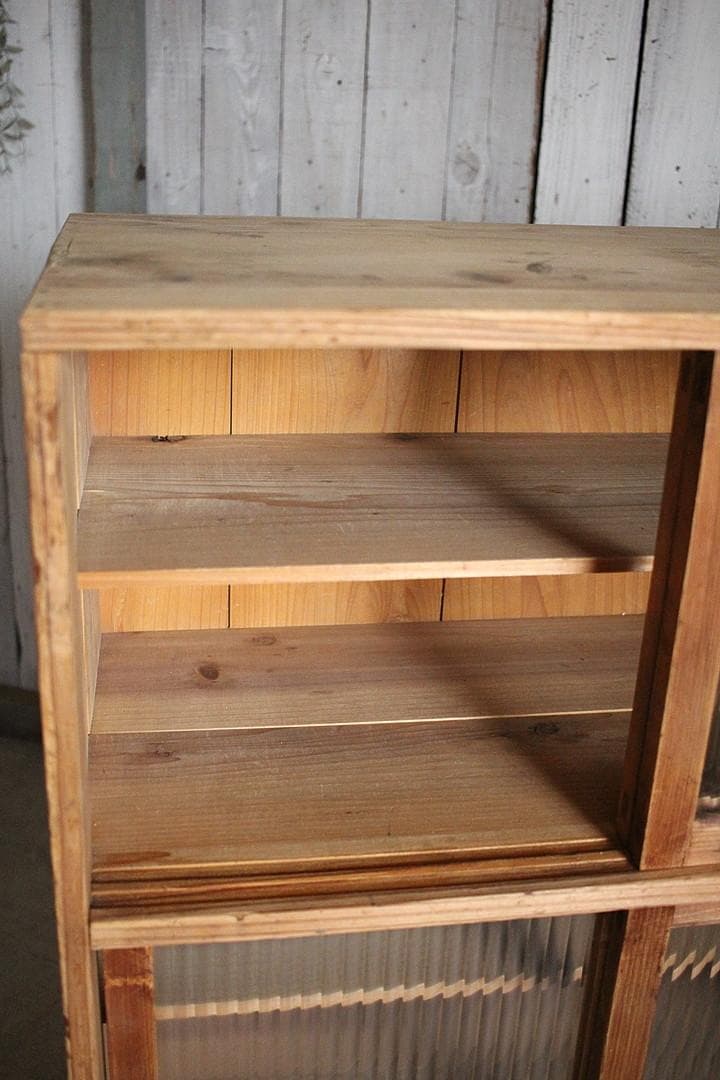 古い木枠のモールガラス戸棚　収納棚　食器棚　キャビネット　古家具