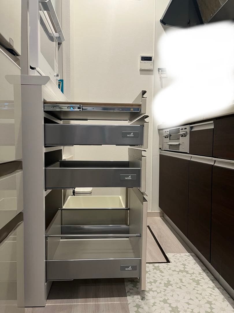 ホワイト 食器棚 ガラス扉付き