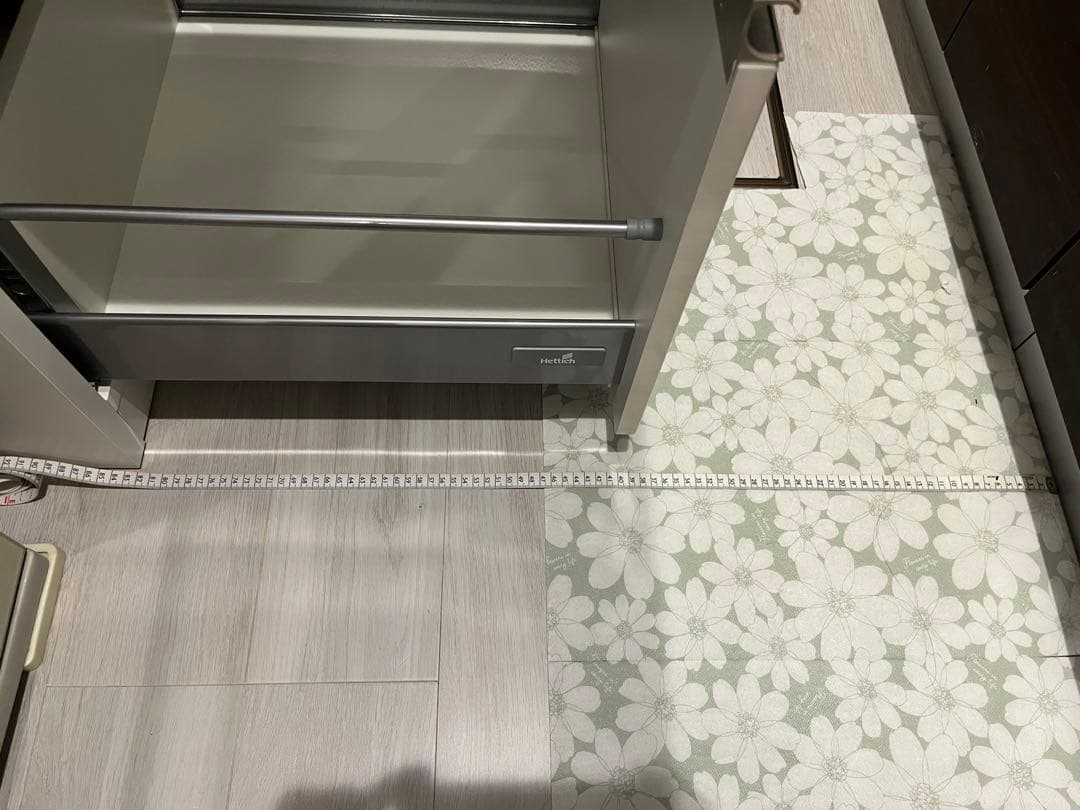 ホワイト 食器棚 ガラス扉付き