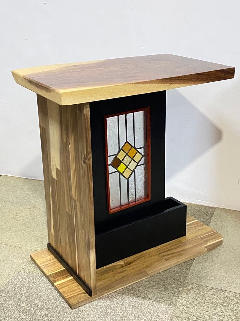 スタイリッシュ木製サイドテーブル　マガジンラック付