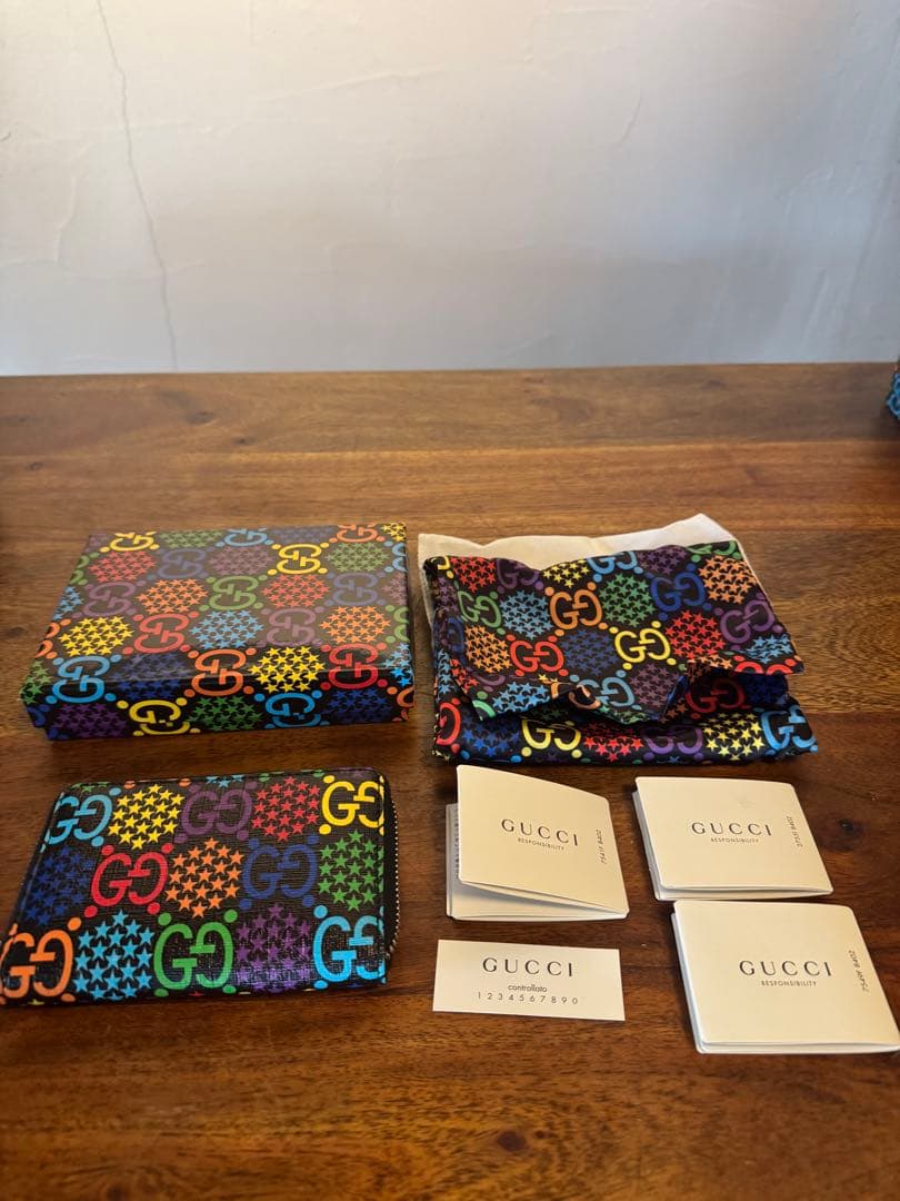 GUCCI サイケデリック　ウォレット　ミニウォレット