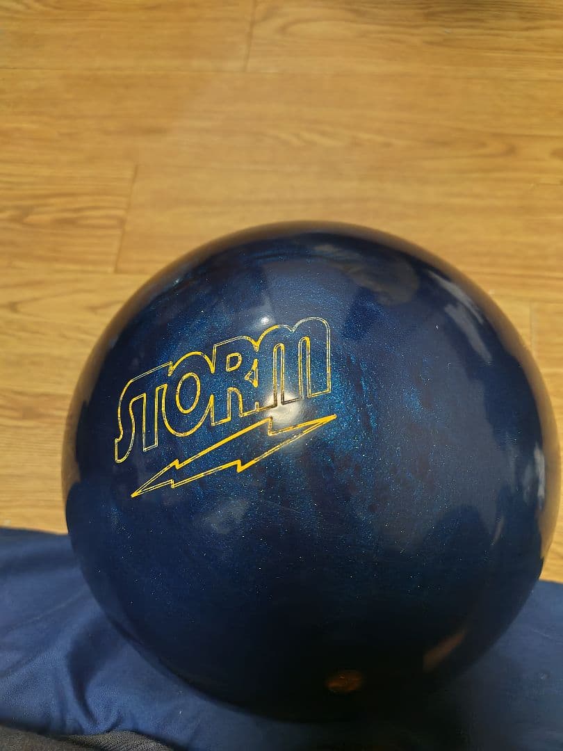 ボウリングボール　ピュアフィジックス 15ポンド