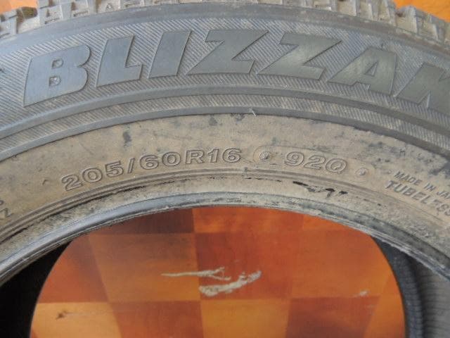 T635　205/60R16　ブリヂストン　スタッドレス2本　2019年製　シワ