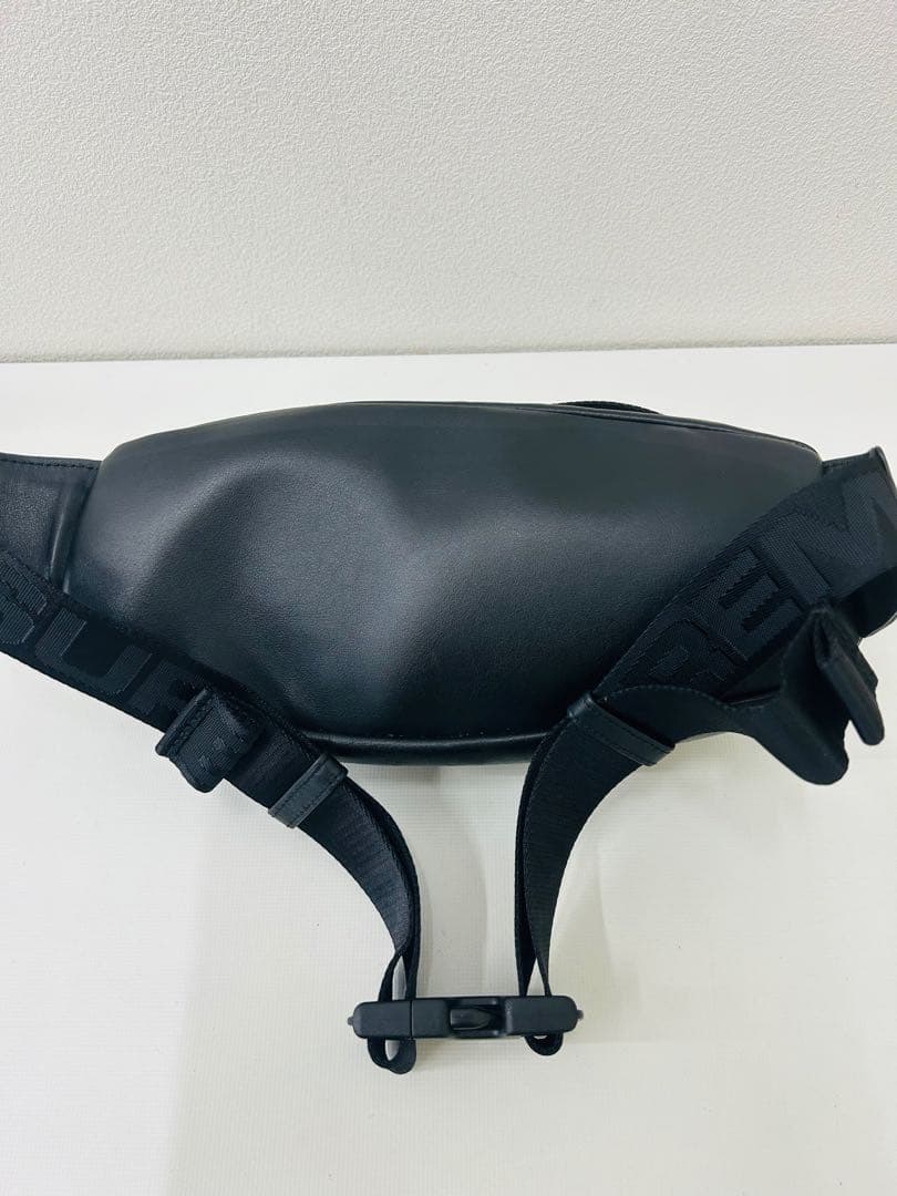 Supreme レザーボディバッグ・ウエストポーチ ブラック