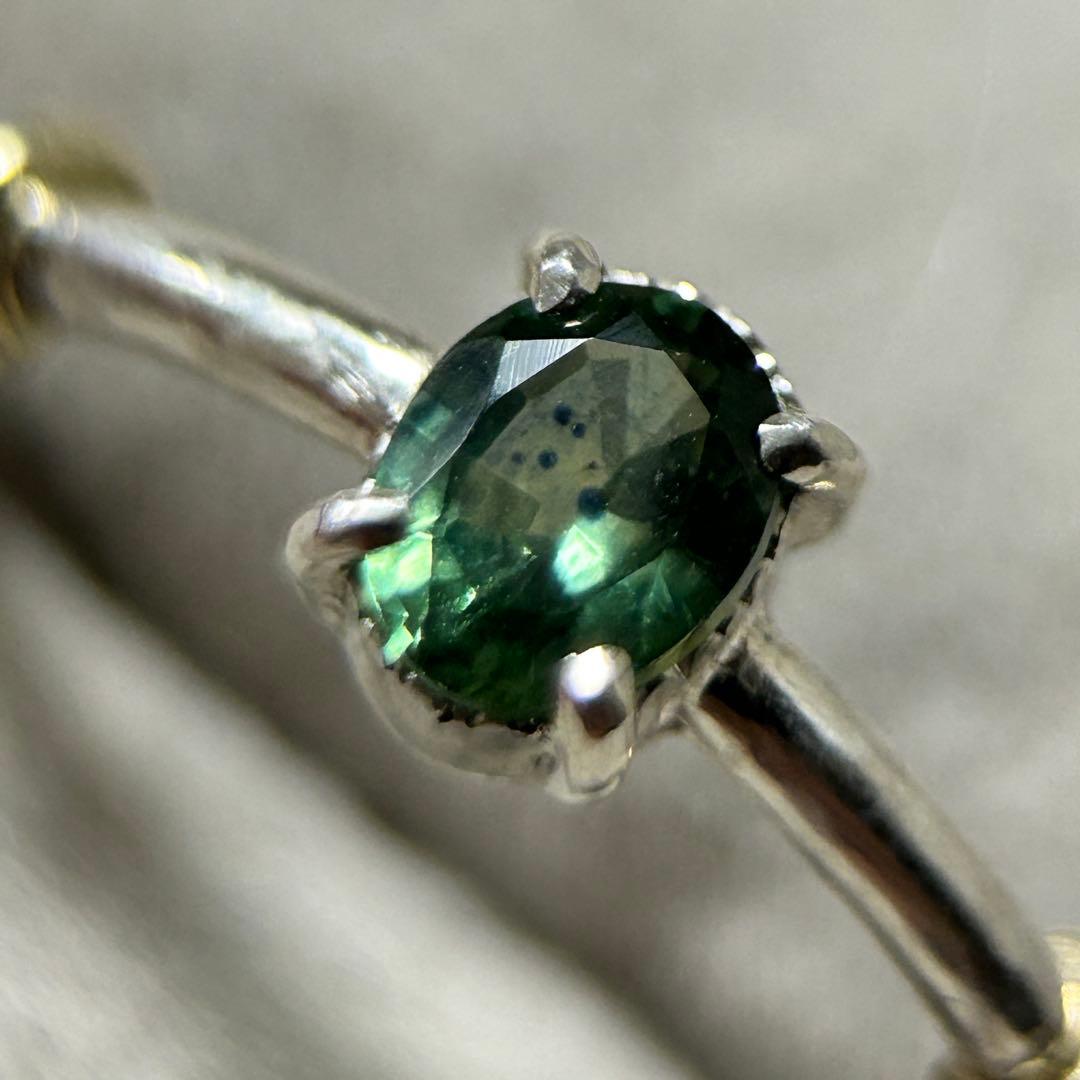 青のインクが滴る深緑色のモンタナサファイアK10×シルバーリング約10.5号