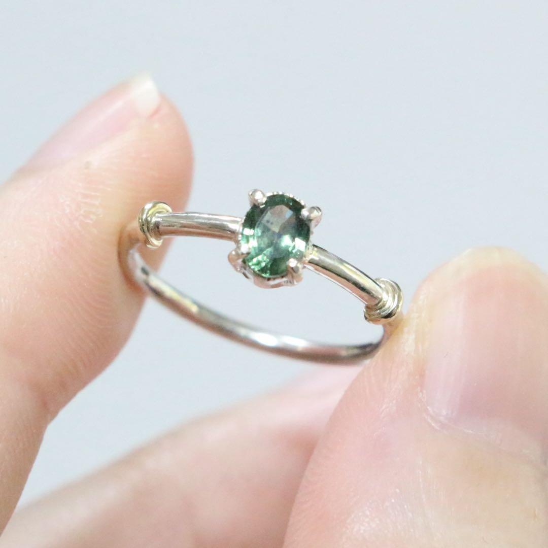 青のインクが滴る深緑色のモンタナサファイアK10×シルバーリング約10.5号