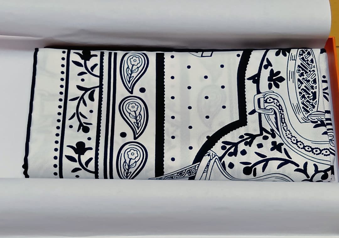 エルメス　2026SS　シルクバンダナ《鐙・バンダナ》