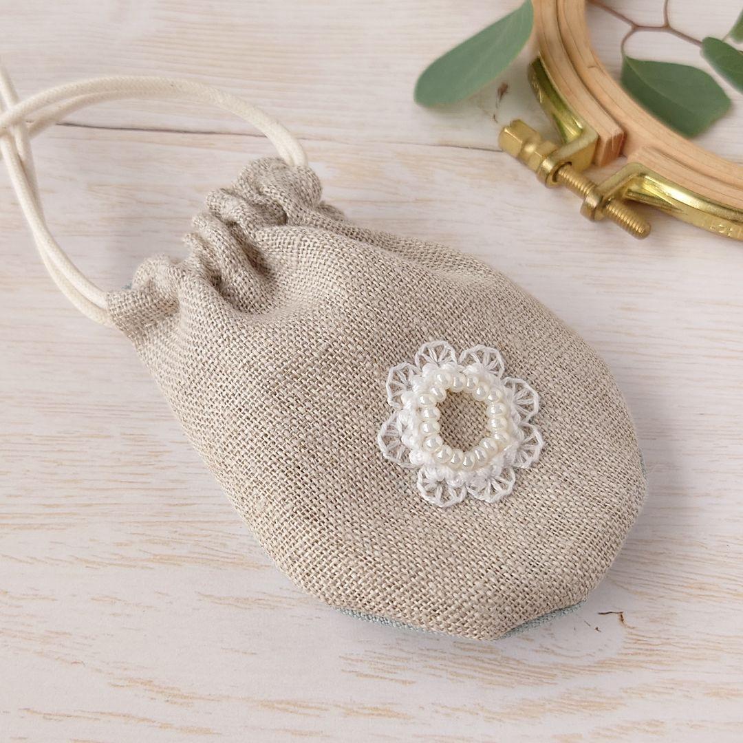 ちっちゃな巾着サシェ/詰替えタイプ【白糸刺繍】