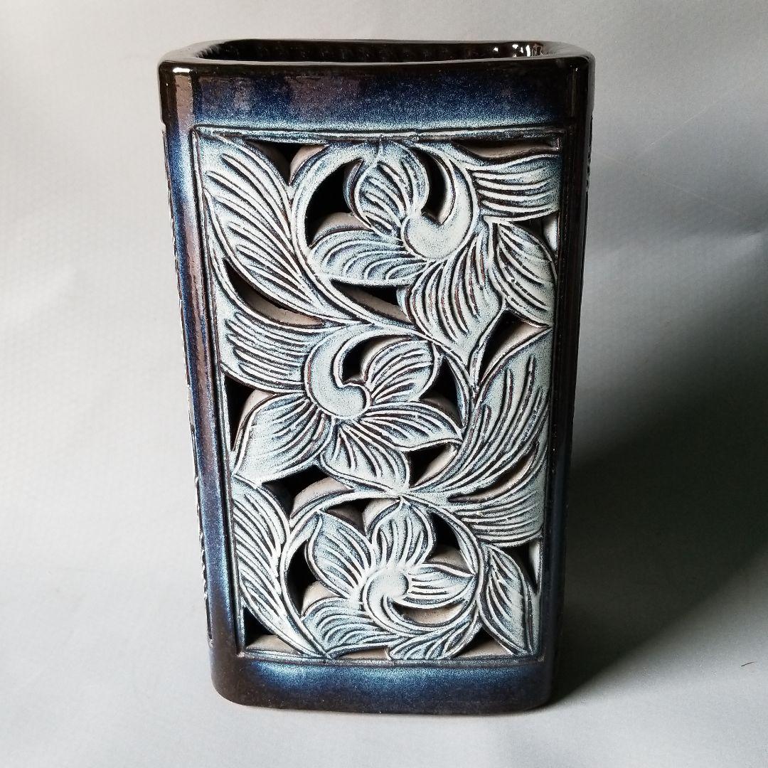 信楽焼傘立て  長角唐草彫 高さ４７cm