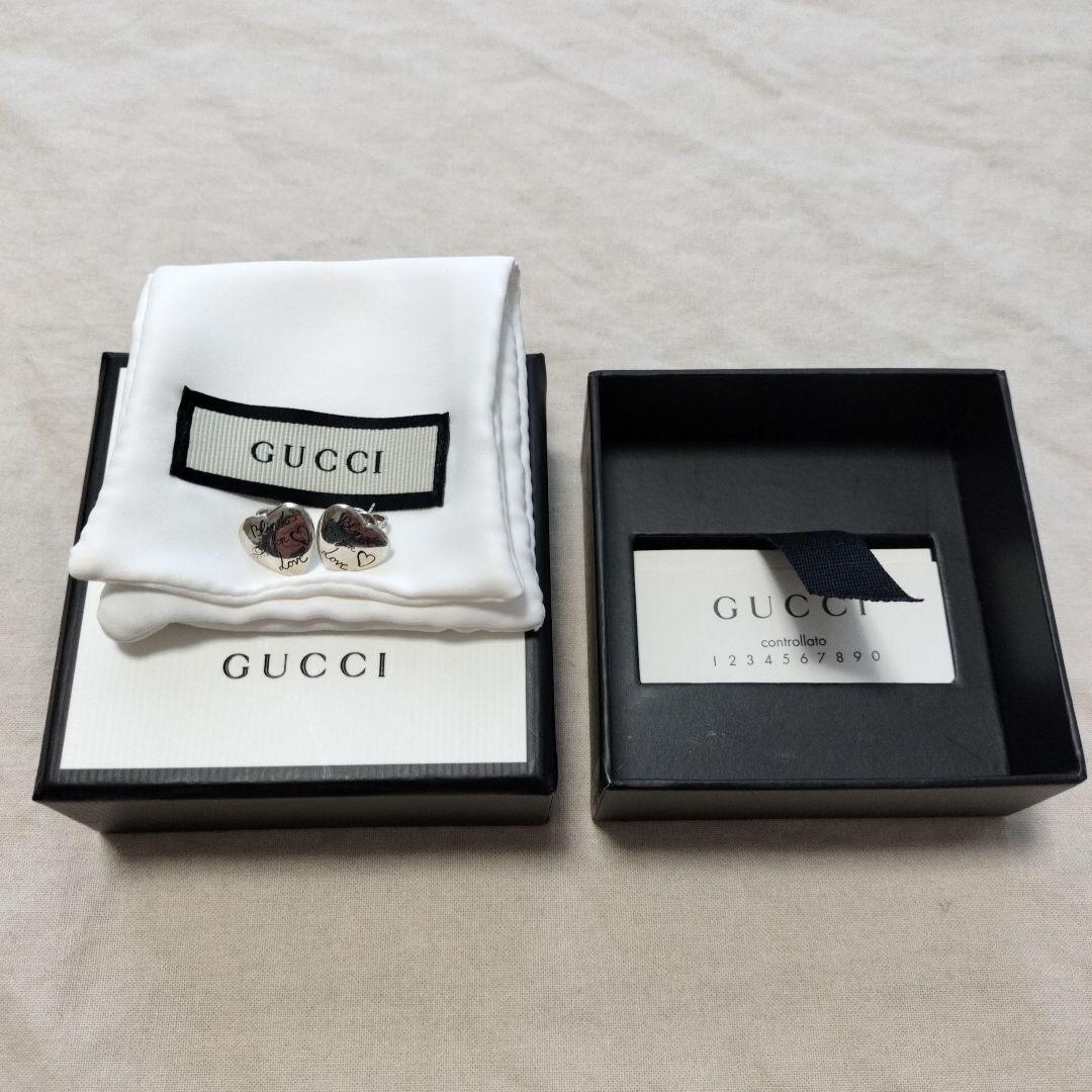 GUCCIグッチBlind for Loveブラインドフォーラブ ハート型ピアス